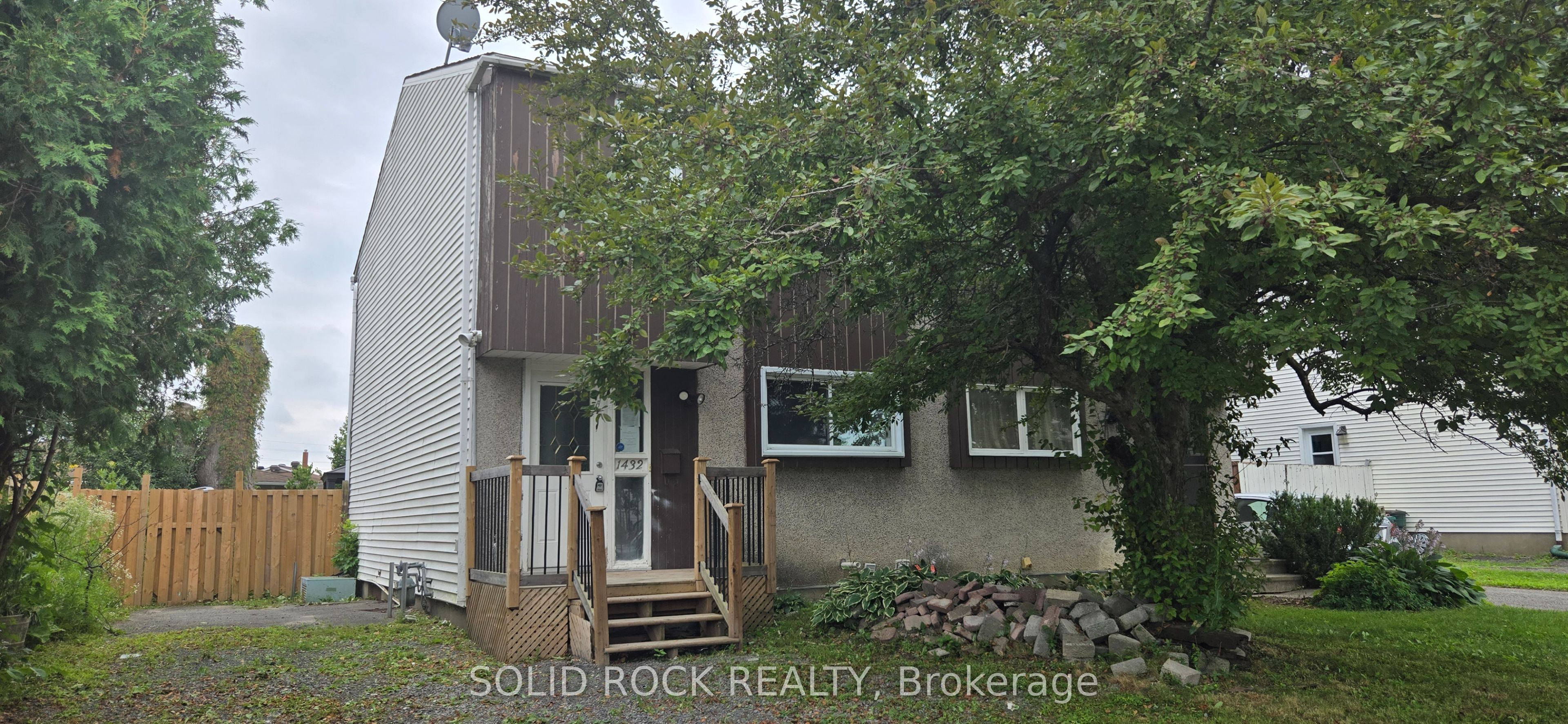 1432 Leigh Crescent Property Photo 1