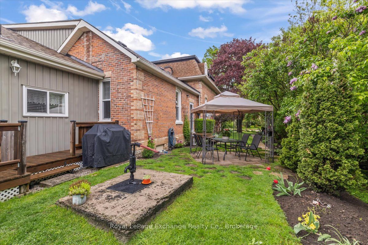 144 Yonge Street Property Photo 3
