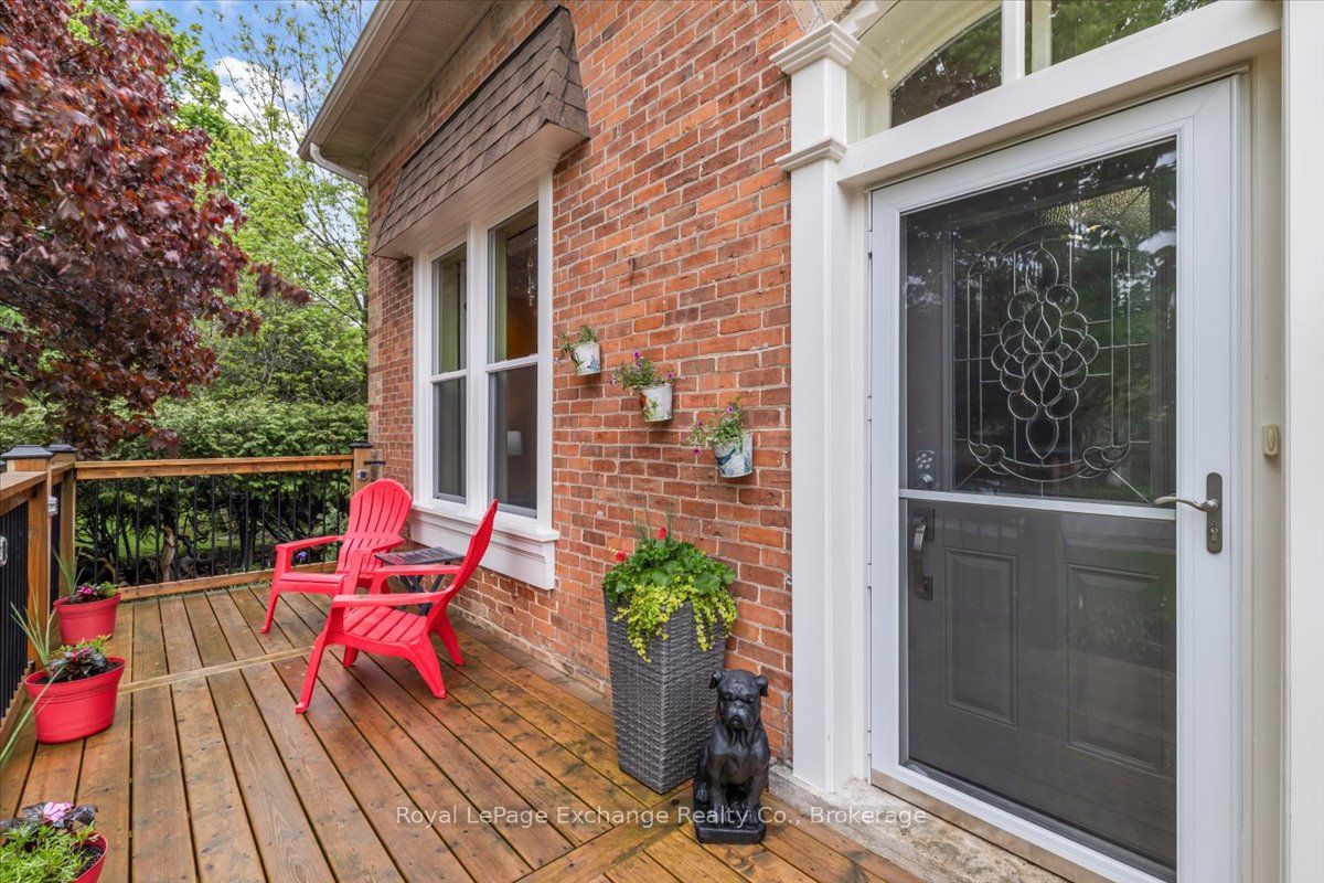 144 Yonge Street Property Photo 12