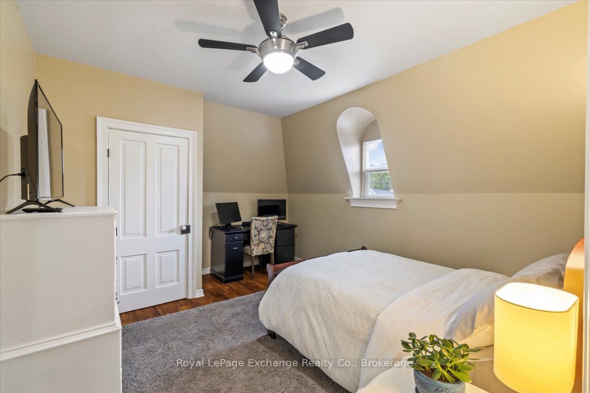 144 Yonge Street Property Photo 14