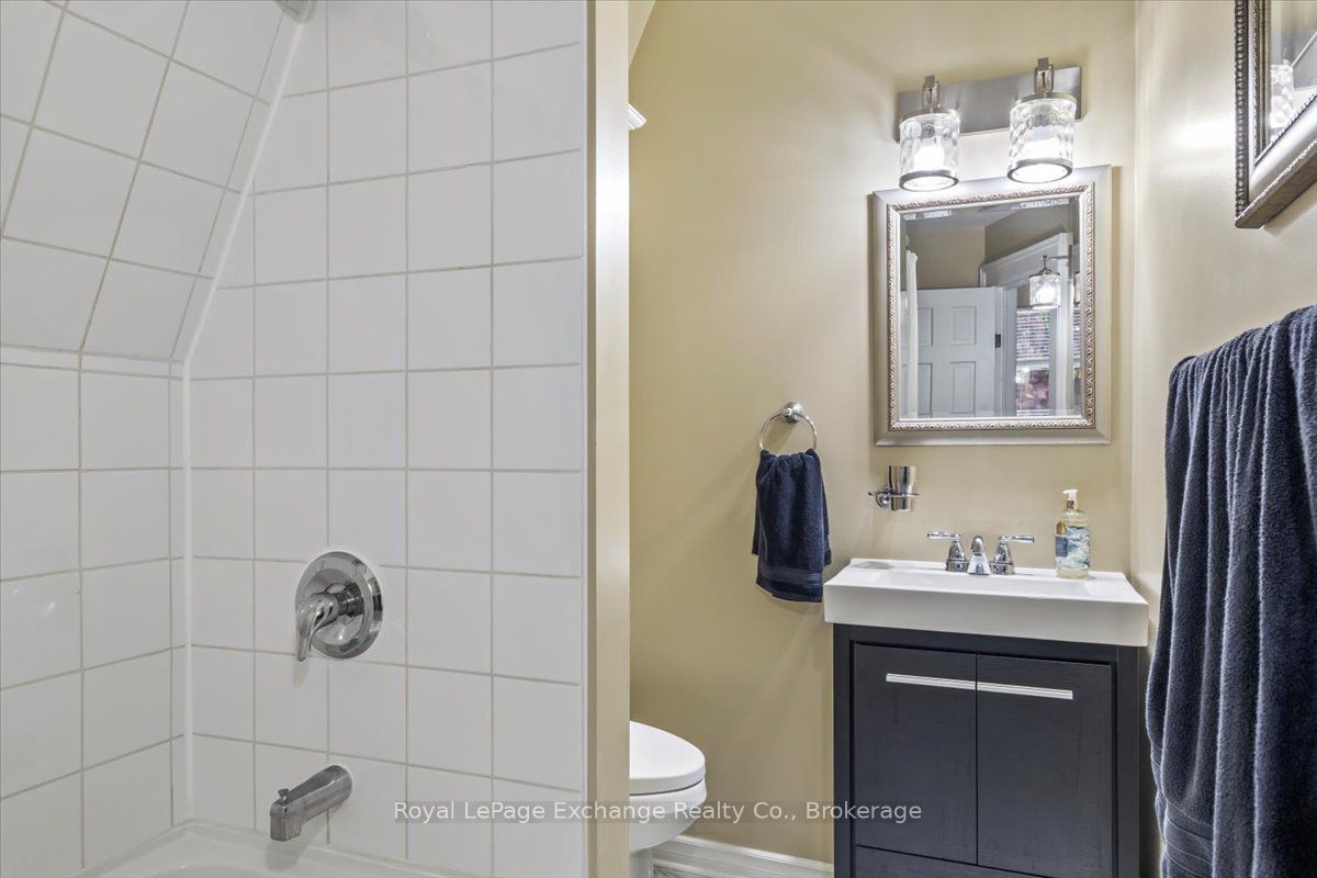 144 Yonge Street Property Photo 18