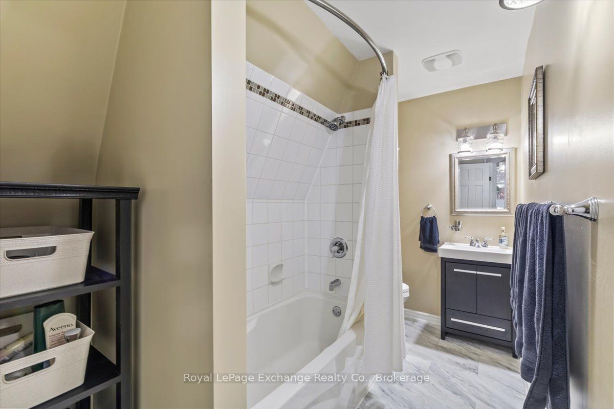 144 Yonge Street Property Photo 19