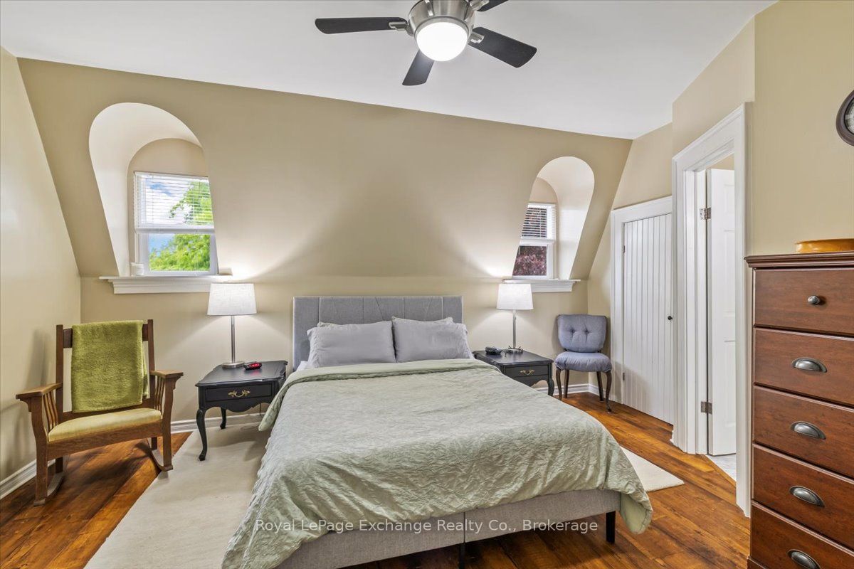 144 Yonge Street Property Photo 20