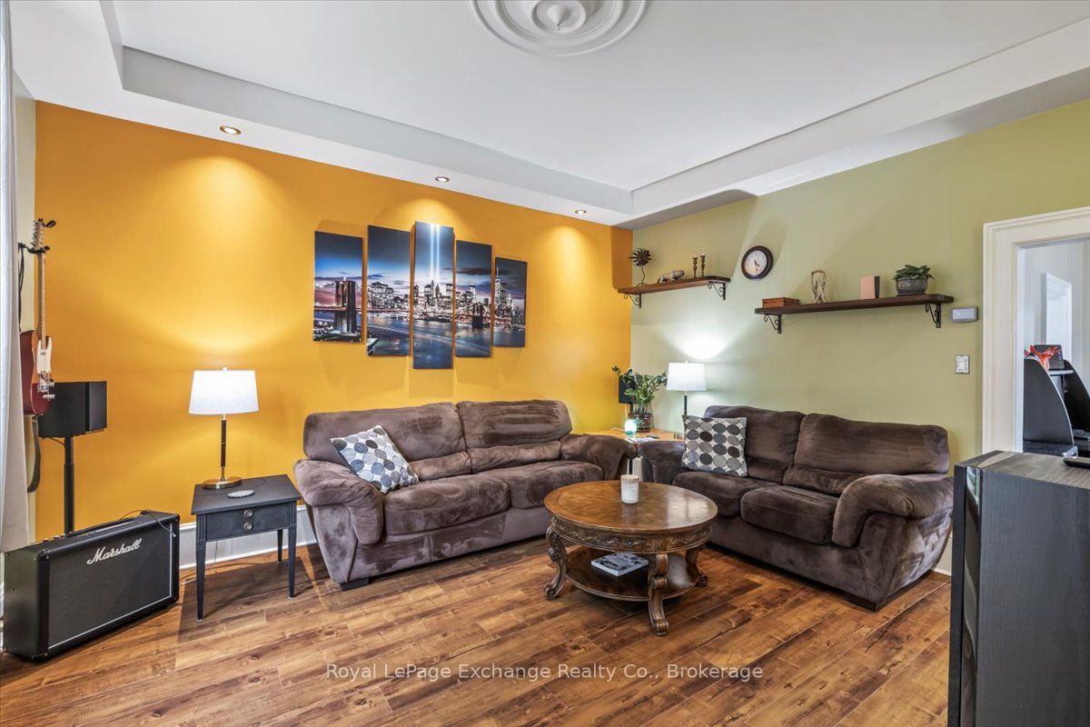 144 Yonge Street Property Photo 22
