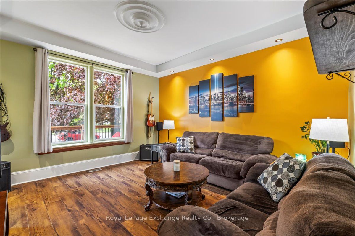 144 Yonge Street Property Photo 23