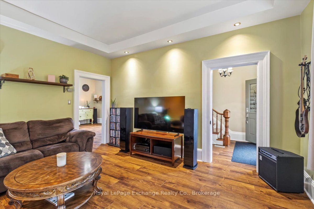 144 Yonge Street Property Photo 24
