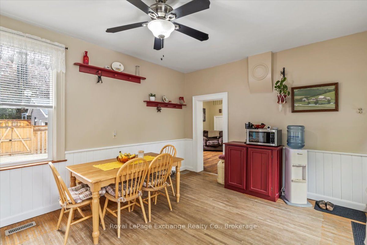 144 Yonge Street Property Photo 28