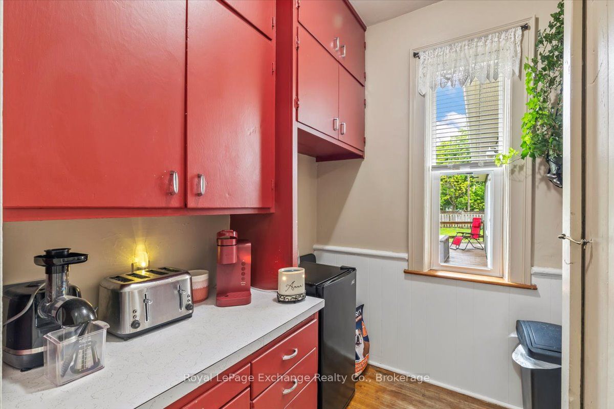144 Yonge Street Property Photo 29