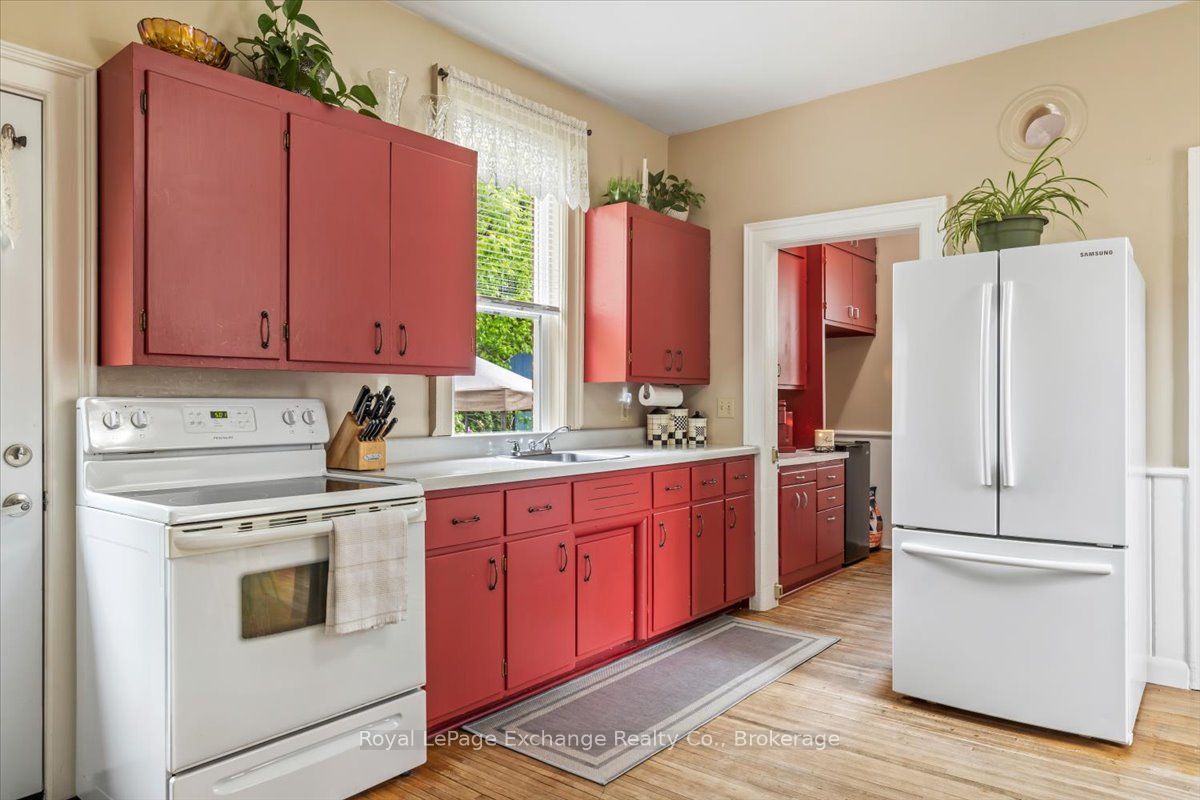 144 Yonge Street Property Photo 30