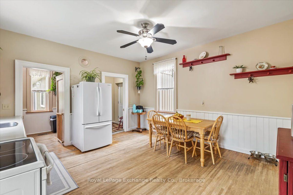 144 Yonge Street Property Photo 31