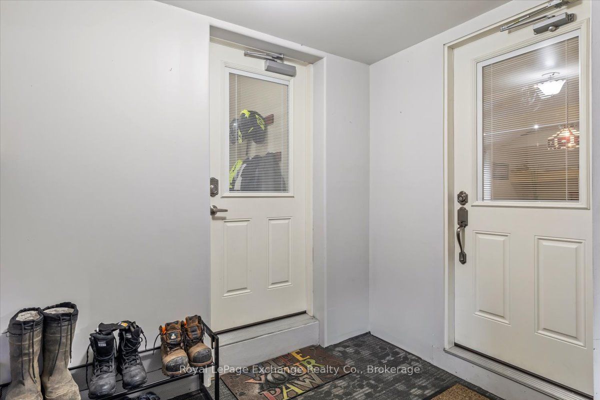 144 Yonge Street Property Photo 33