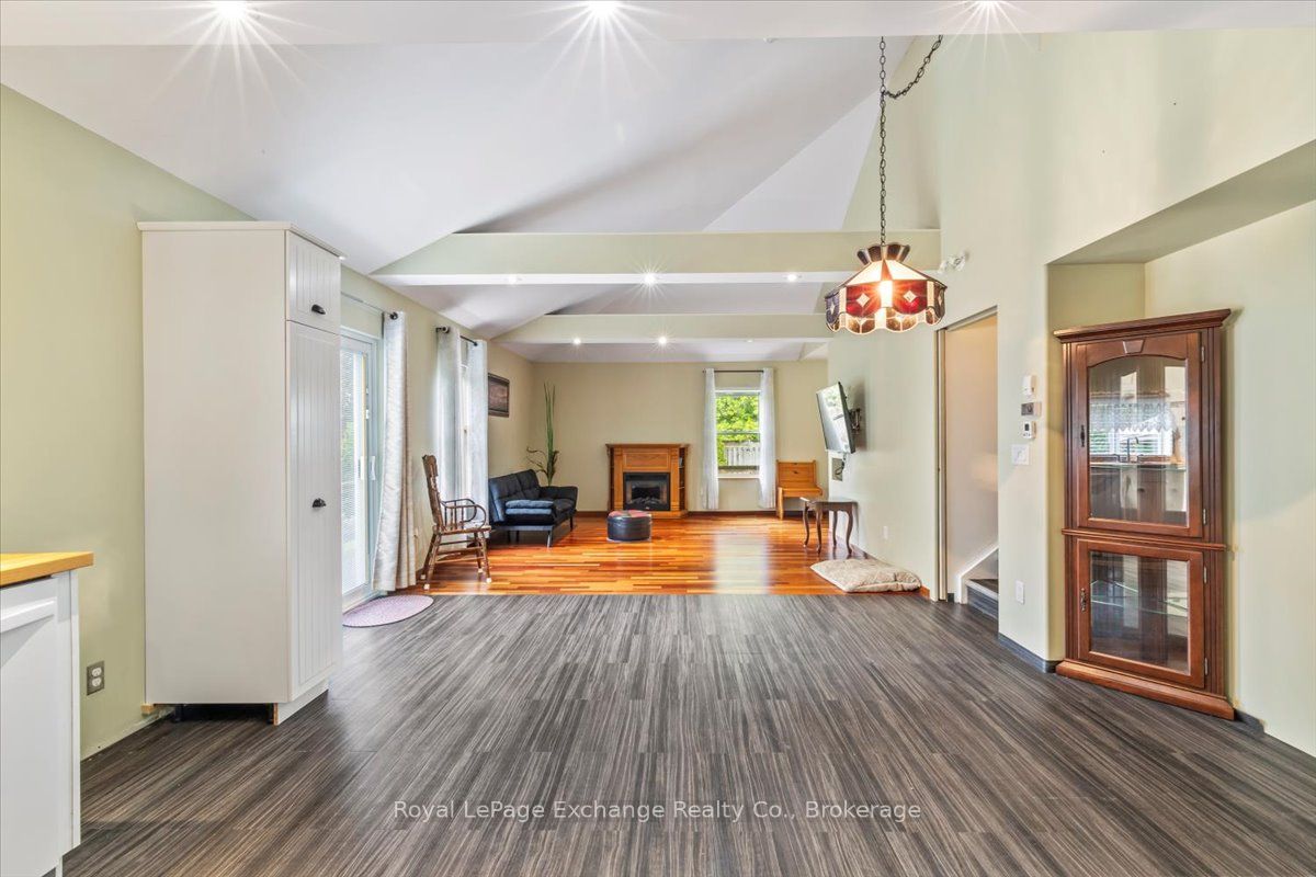144 Yonge Street Property Photo 36