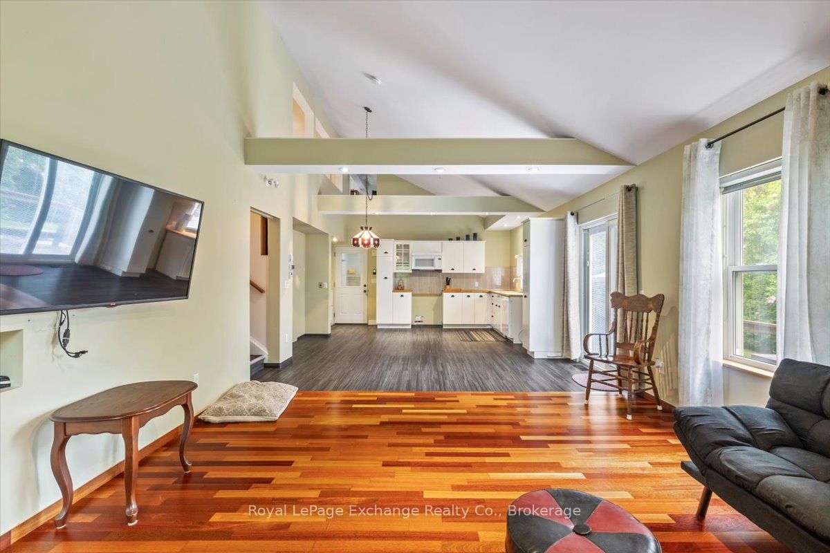 144 Yonge Street Property Photo 37