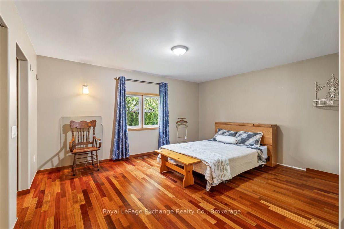 144 Yonge Street Property Photo 38
