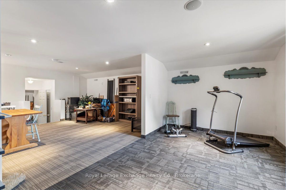 144 Yonge Street Property Photo 42