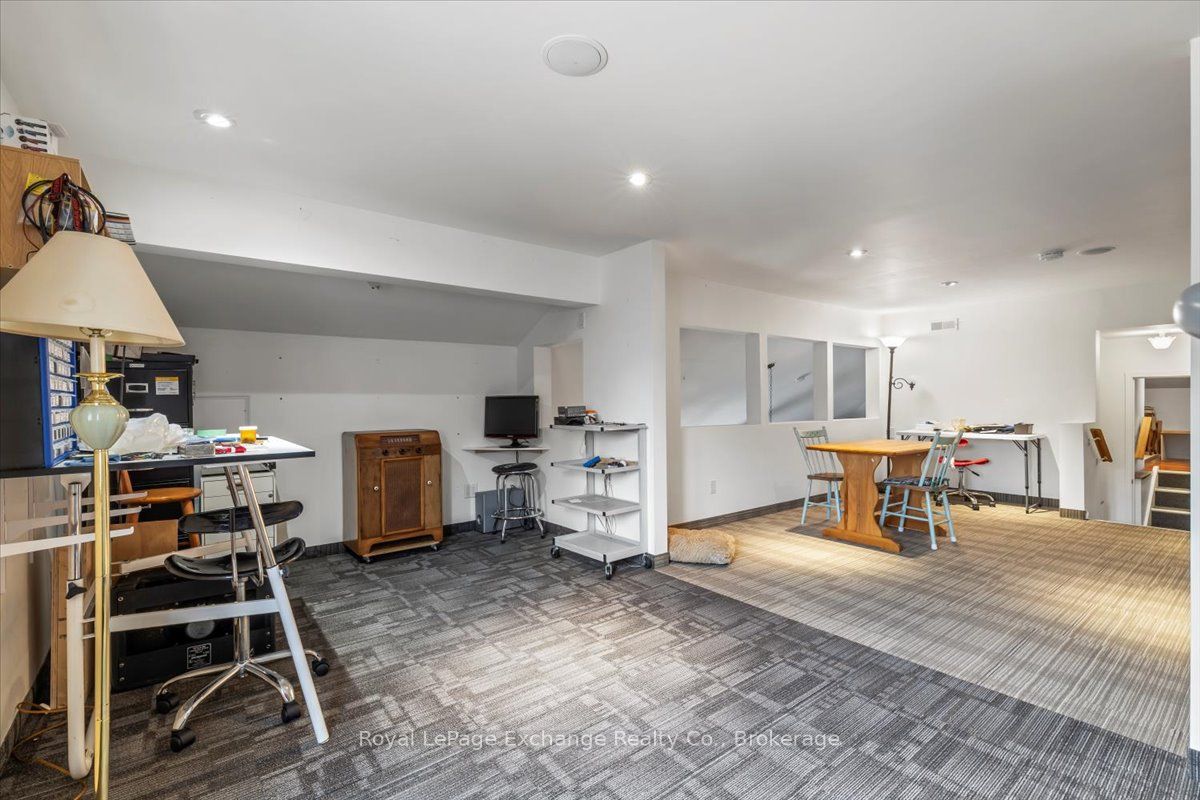 144 Yonge Street Property Photo 43