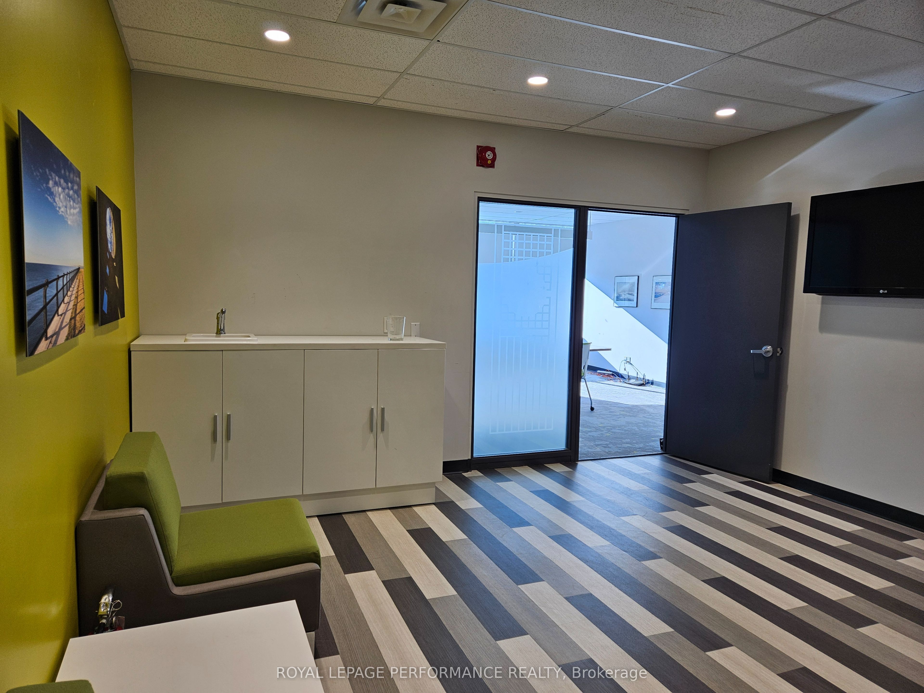 2283 St-laurent Blvd Property Photo 10