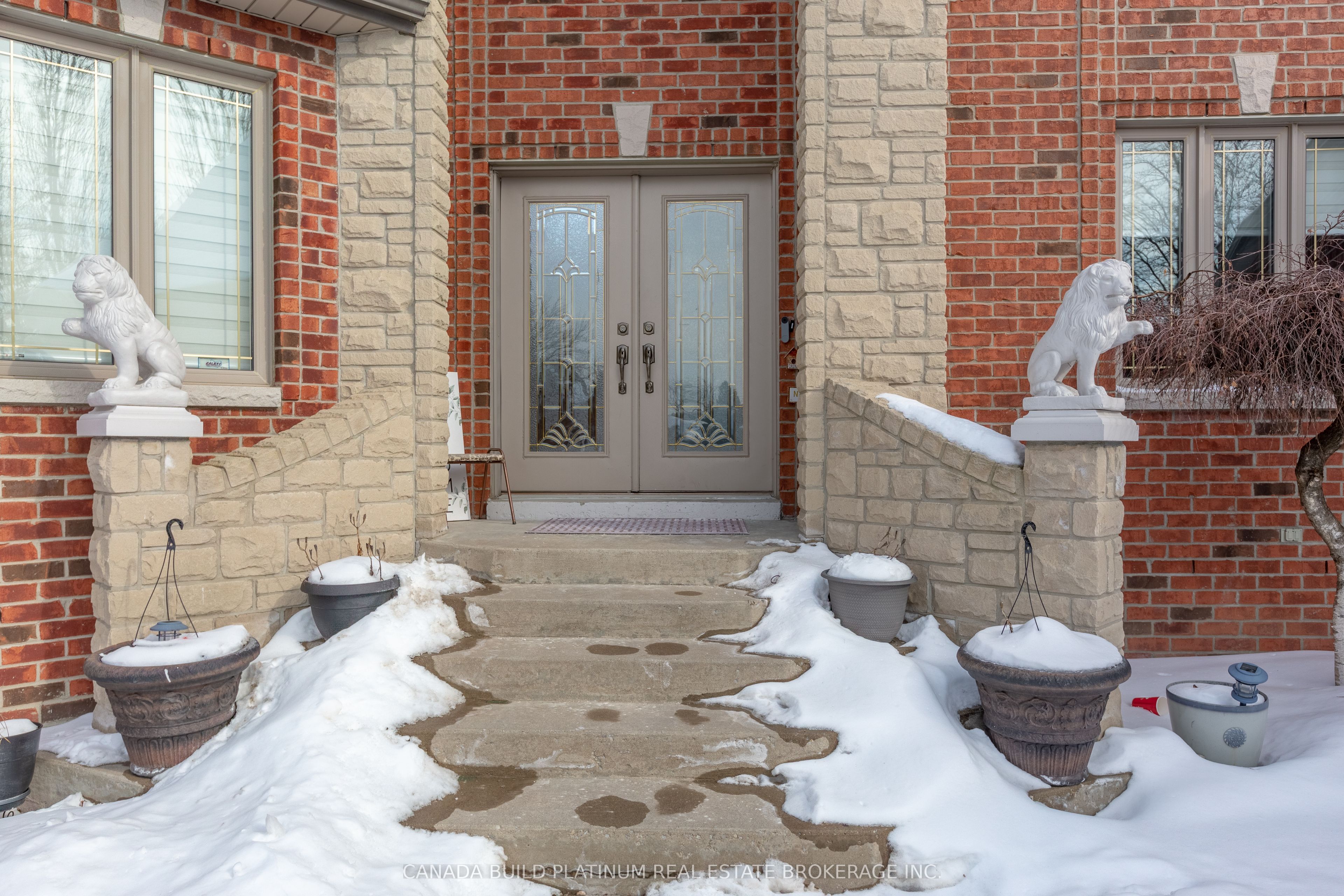 150 Seymour Crescent Property Photo 1