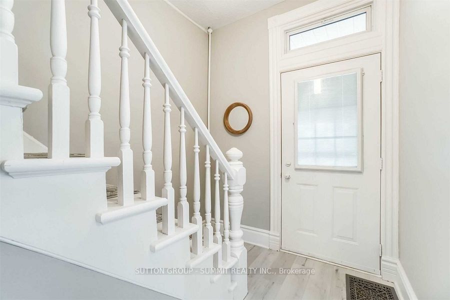 142 Waterloo Street Property Photo 2