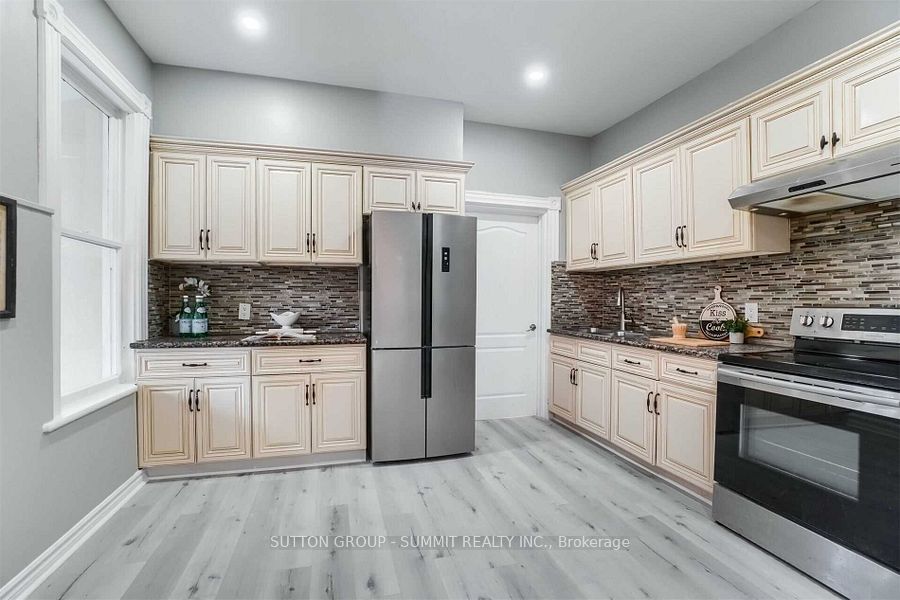 142 Waterloo Street Property Photo 8