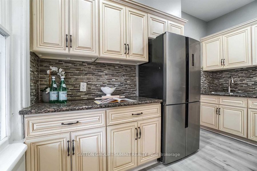 142 Waterloo Street Property Photo 9