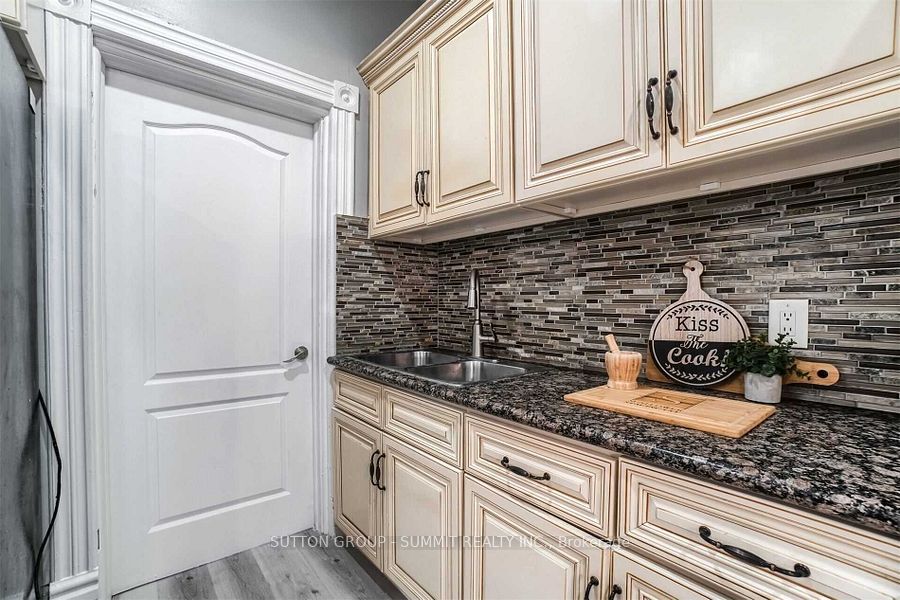 142 Waterloo Street Property Photo 10