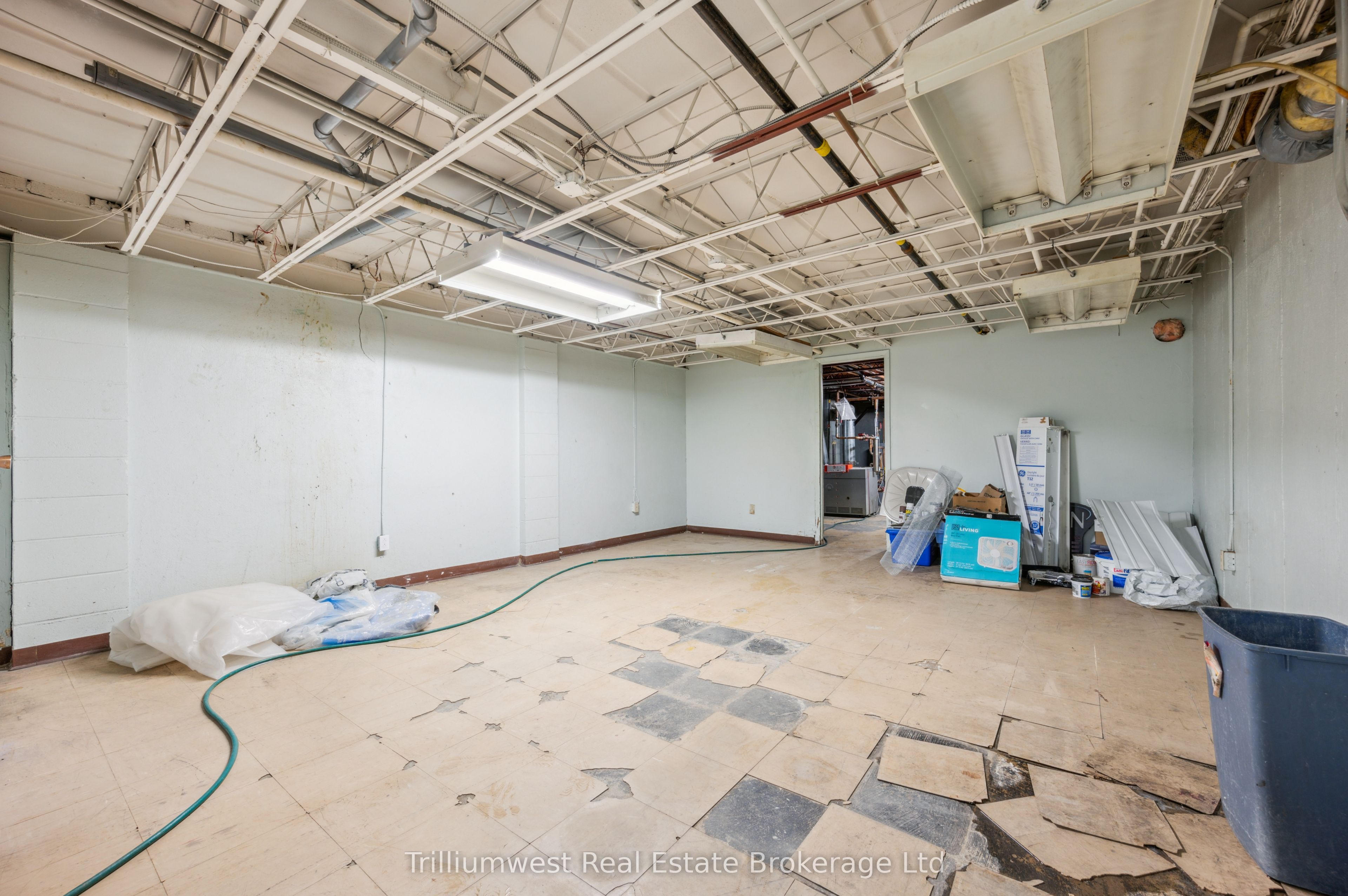 157-159 King St E Property Photo 11