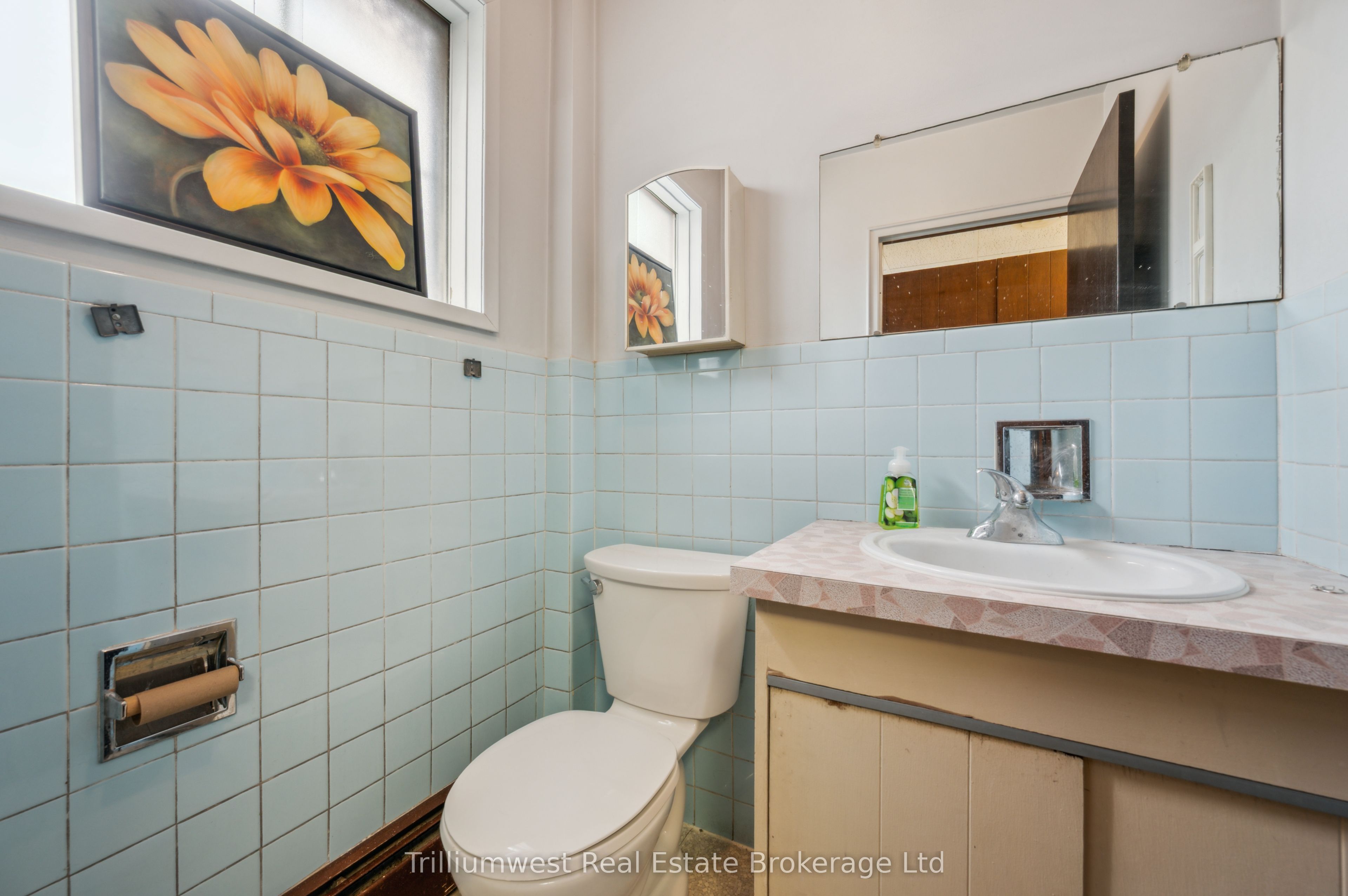 157-159 King St E Property Photo 23