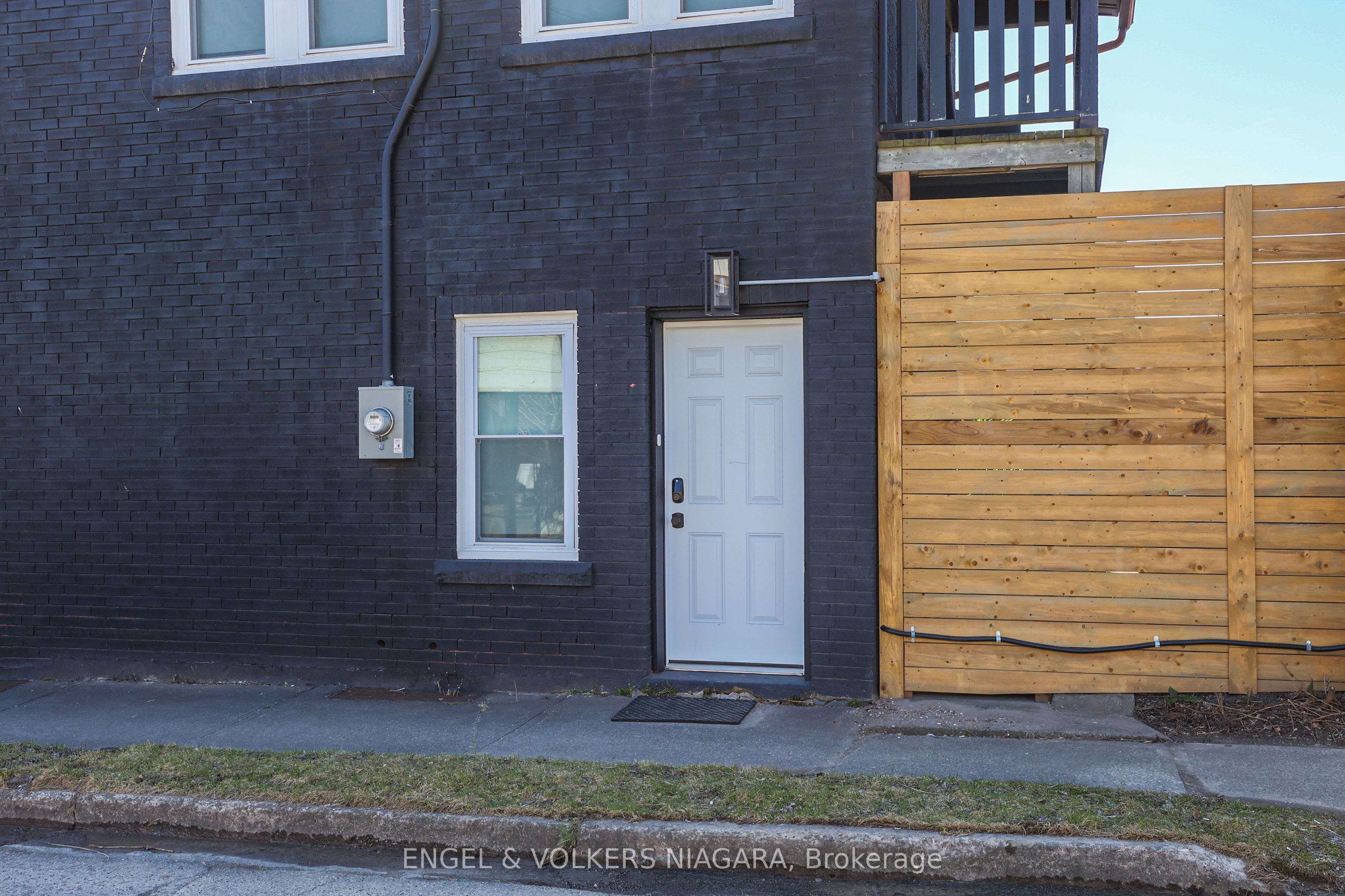6043 Main St Property Photo 5