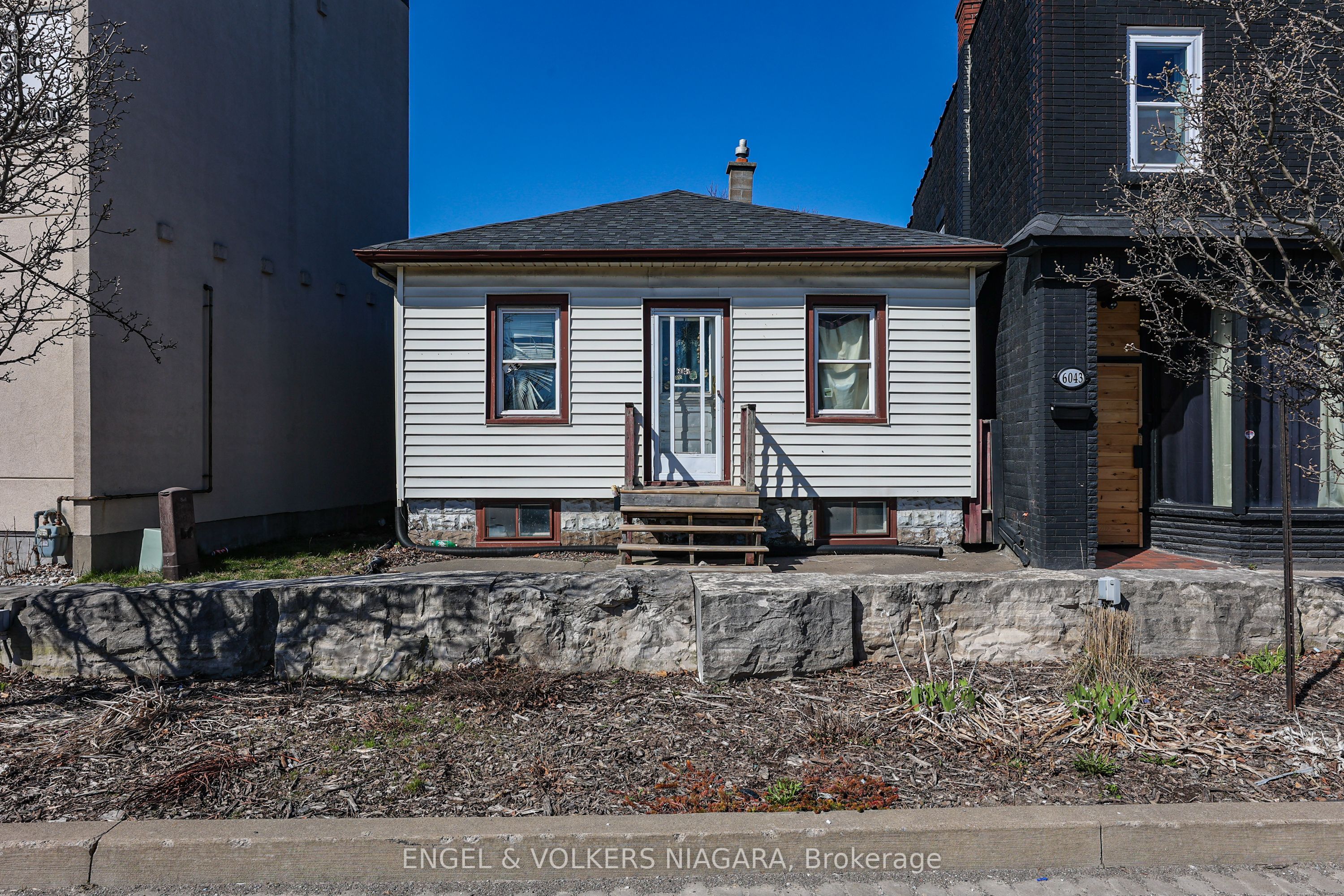 6043 Main St Property Photo 8