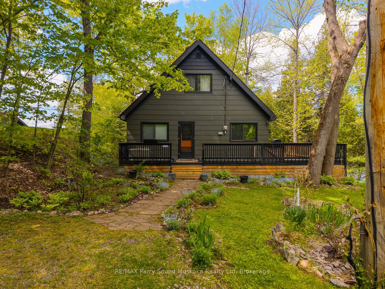 24 Pine Grove Property Photo 1