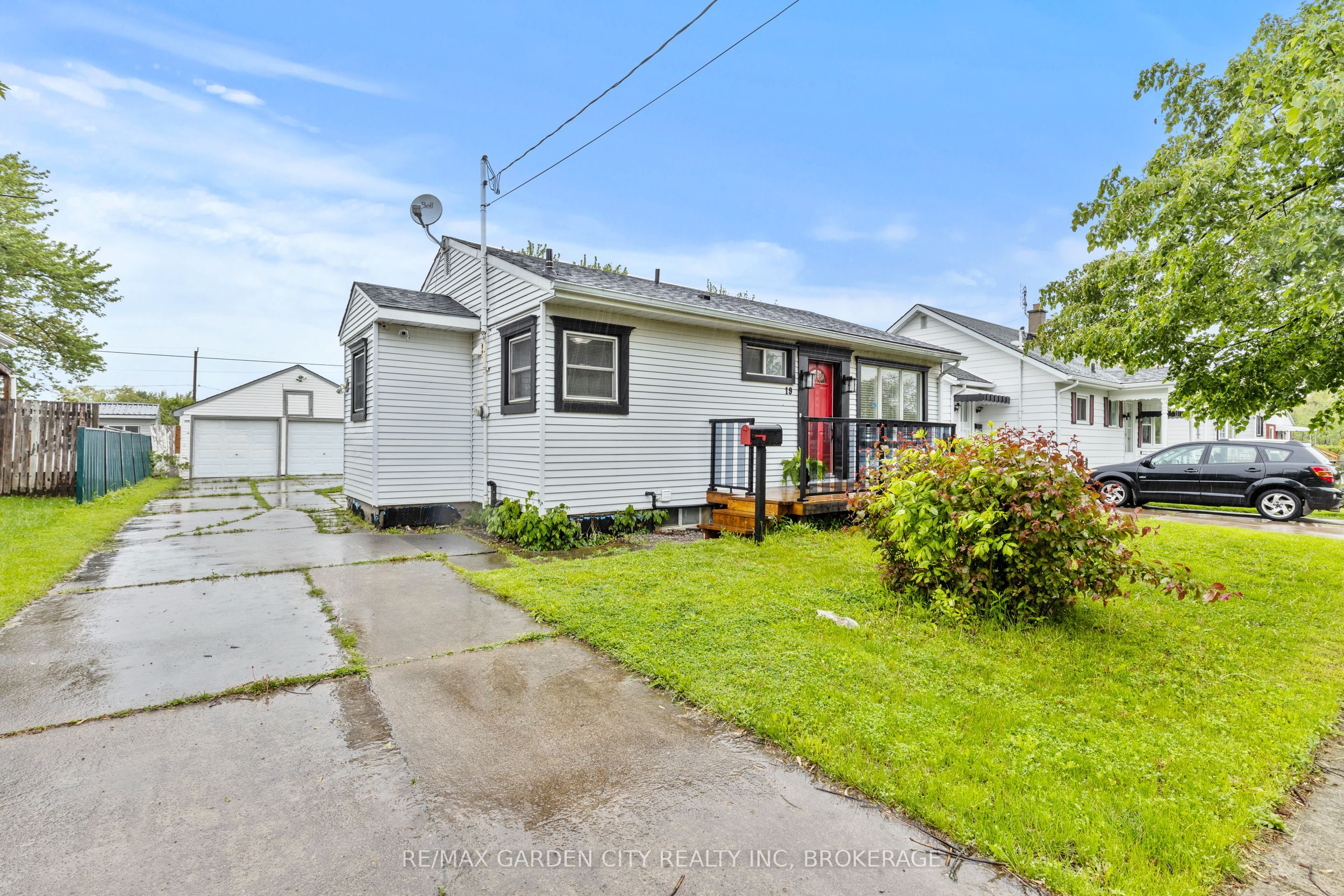 19 Oakwood Ave Property Photo 1