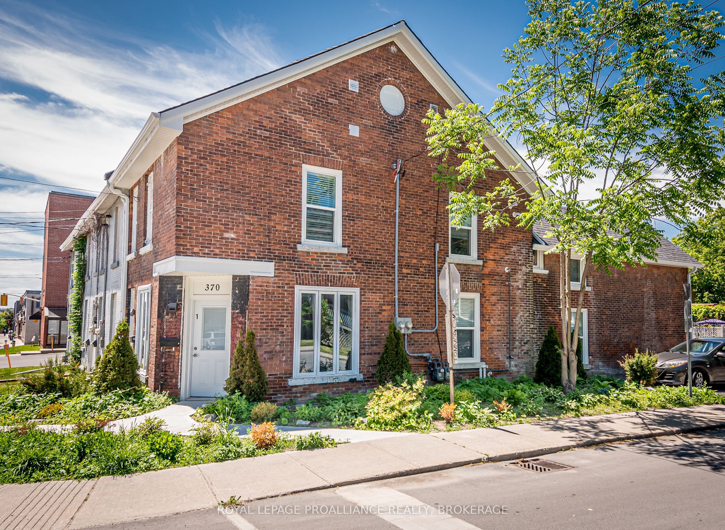 370 Barrie St Property Photo 1