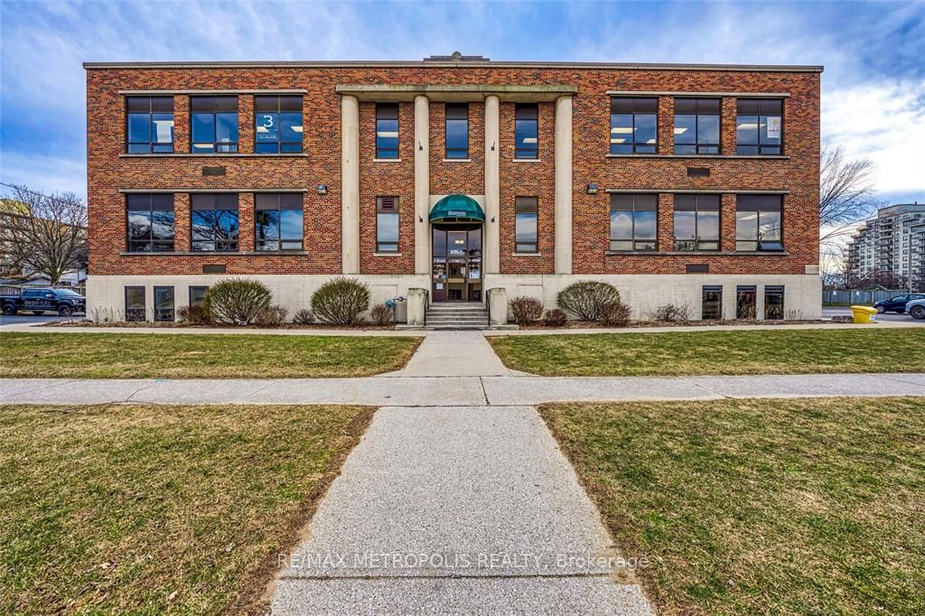 #b Upper - 109 Durand Street Property Photo 1