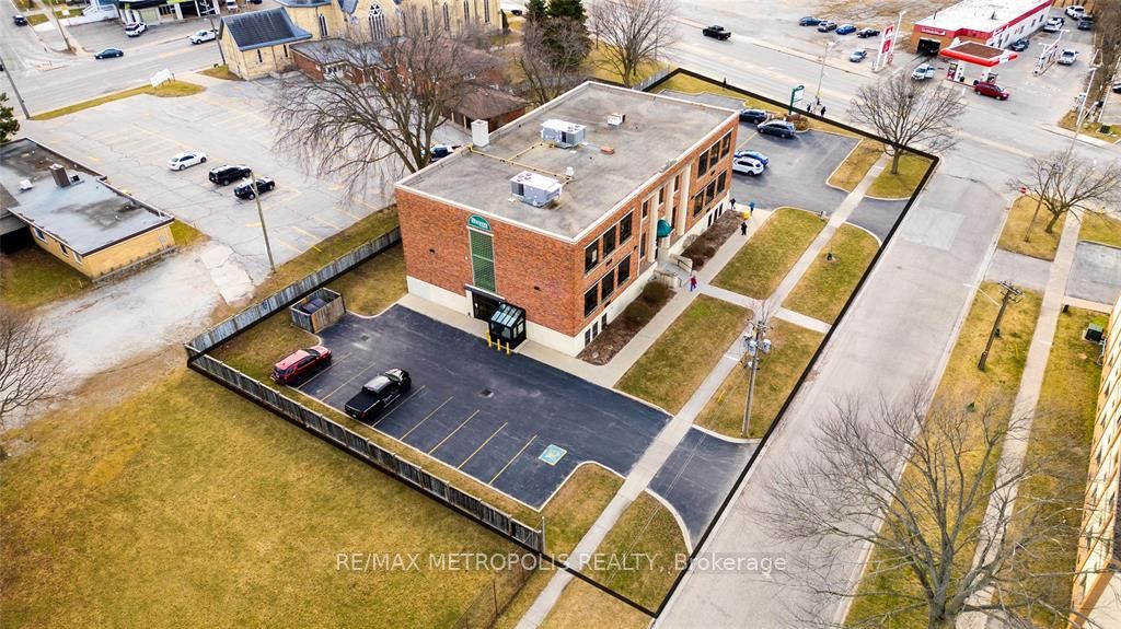 #b Upper - 109 Durand Street Property Photo 2