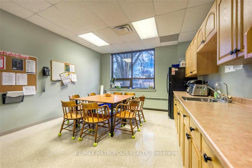 #b Upper - 109 Durand Street Property Photo 8