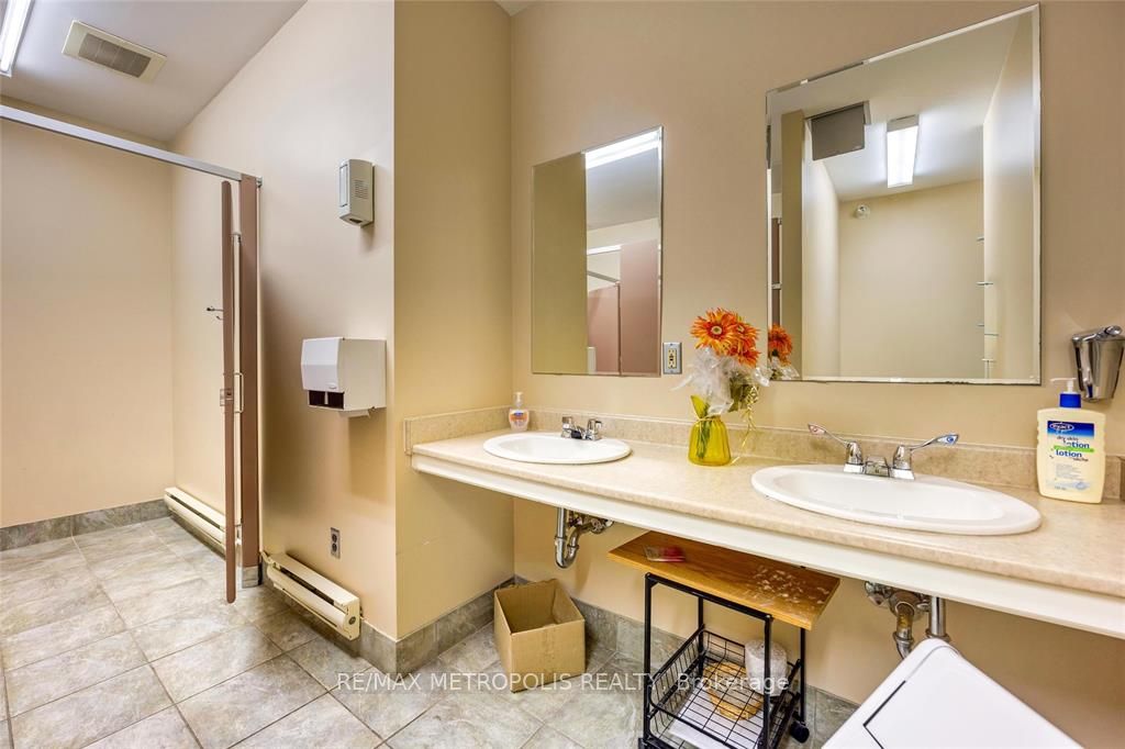 #b Upper - 109 Durand Street Property Photo 16