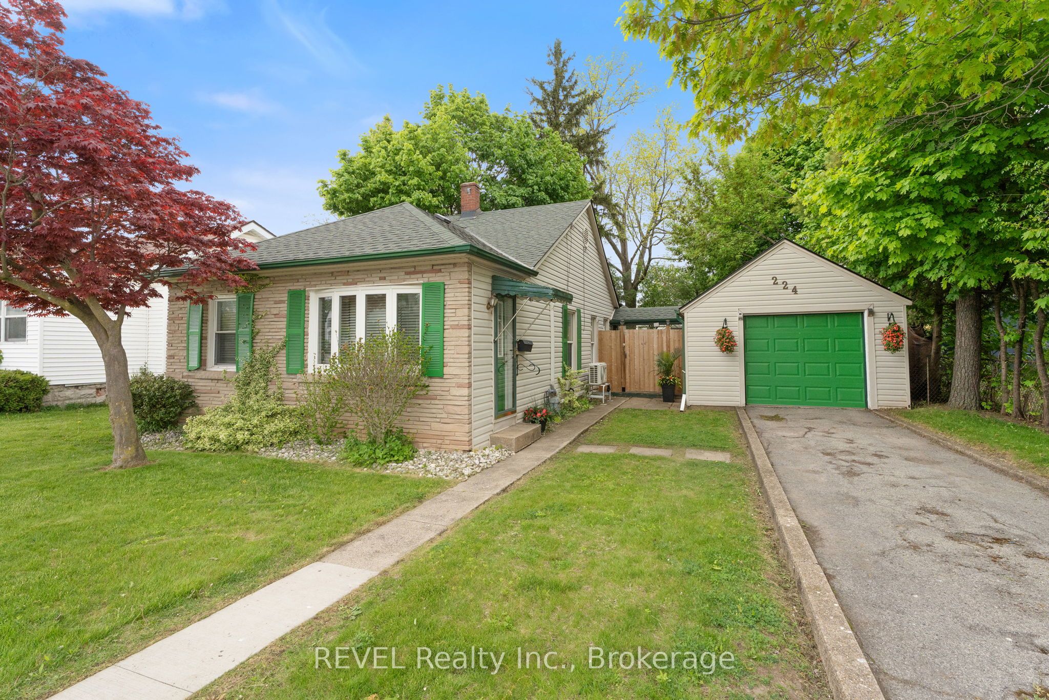224 Jarvis St Property Photo 1