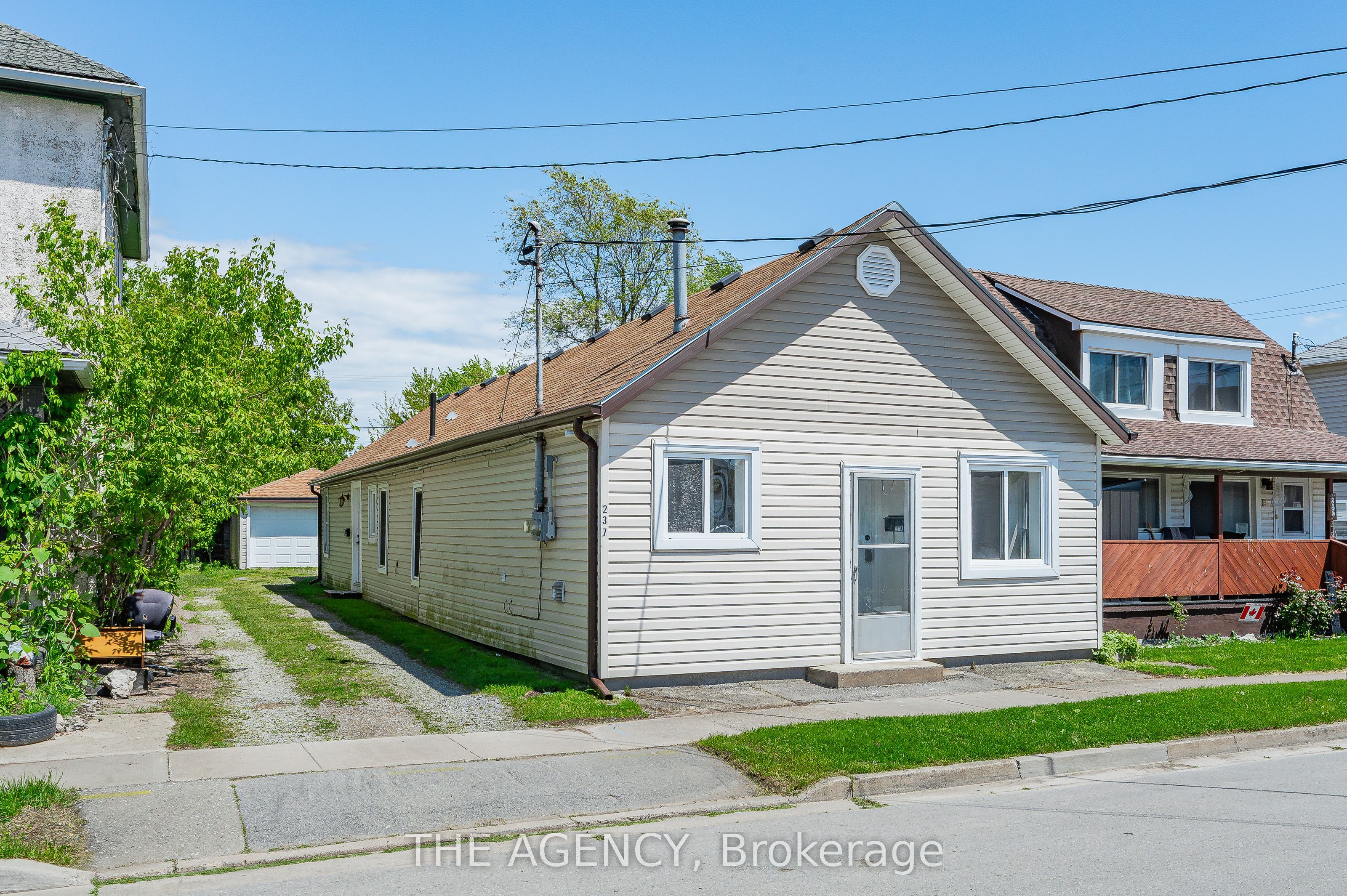 #Unit A - 237 Mitchell Street Property Photo 1