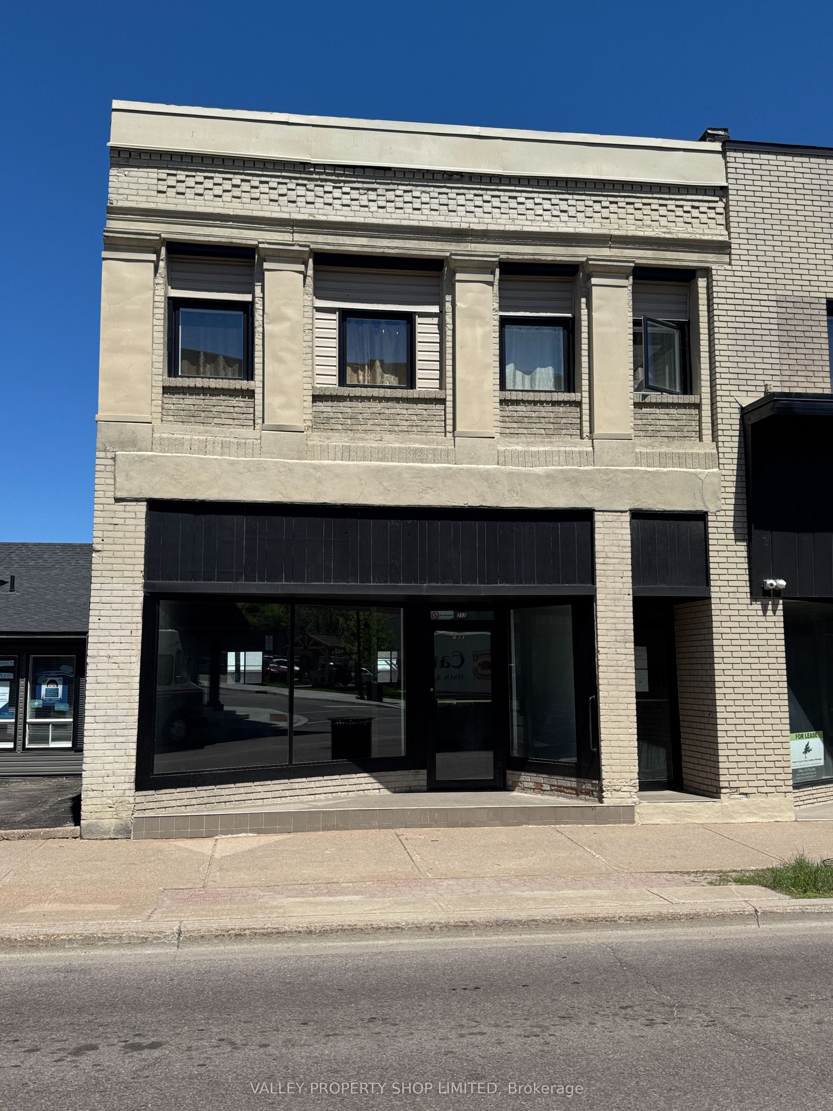 217 Pembroke St W Property Photo 1