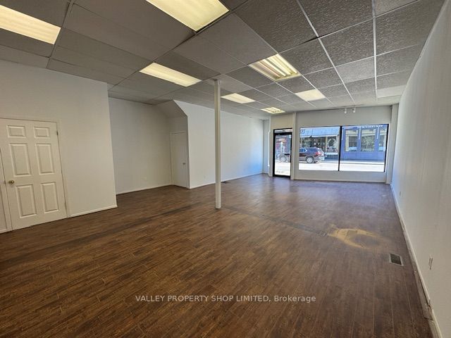 217 Pembroke St W Property Photo 3