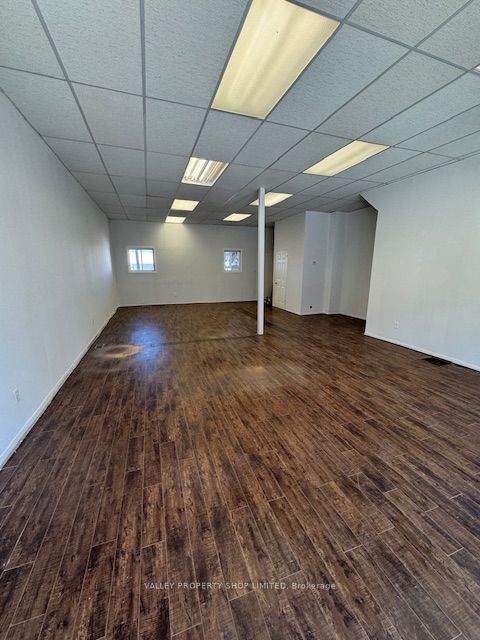 217 Pembroke St W Property Photo 6