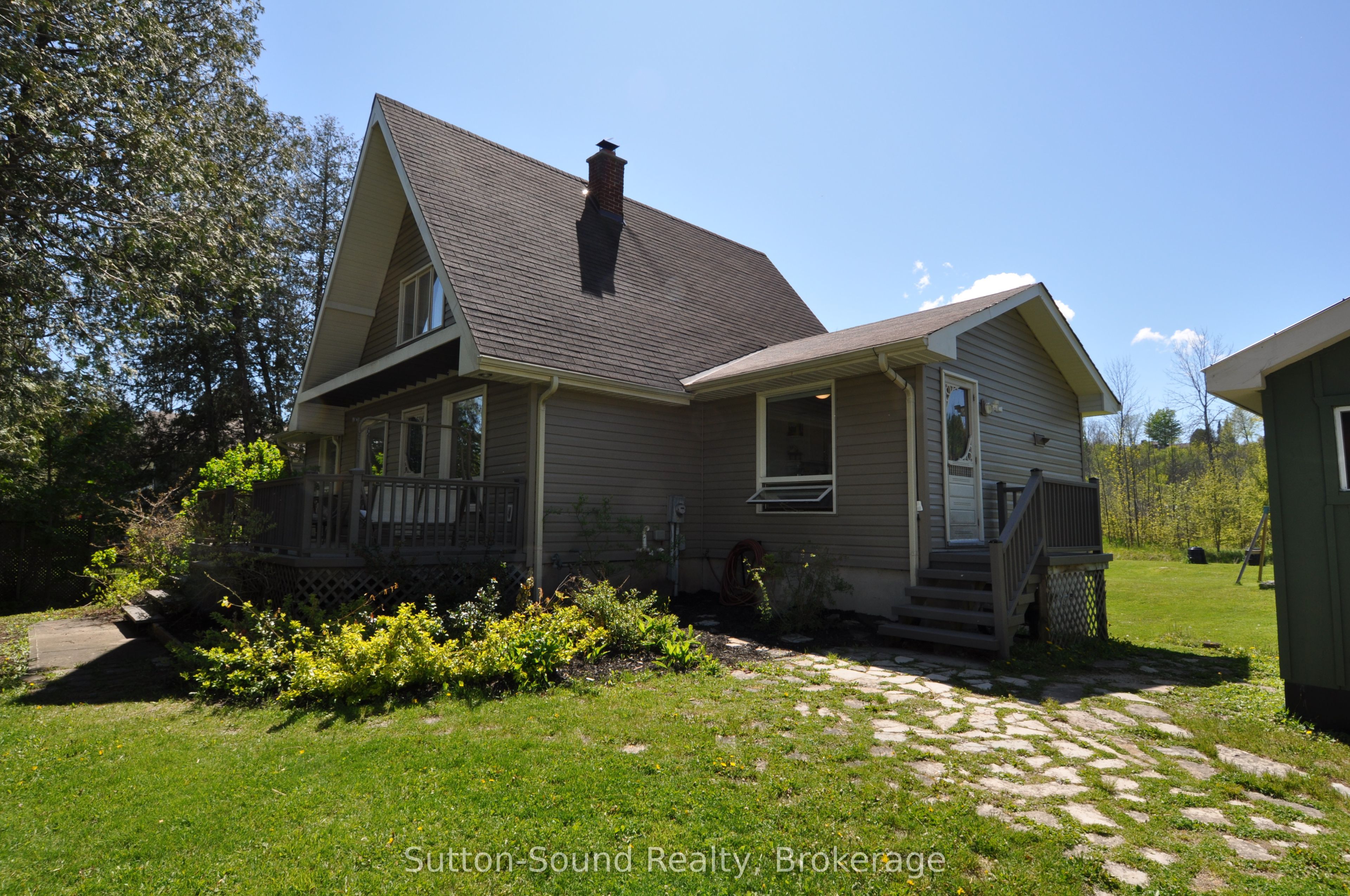 444 Balmy Beach Road Property Photo 2