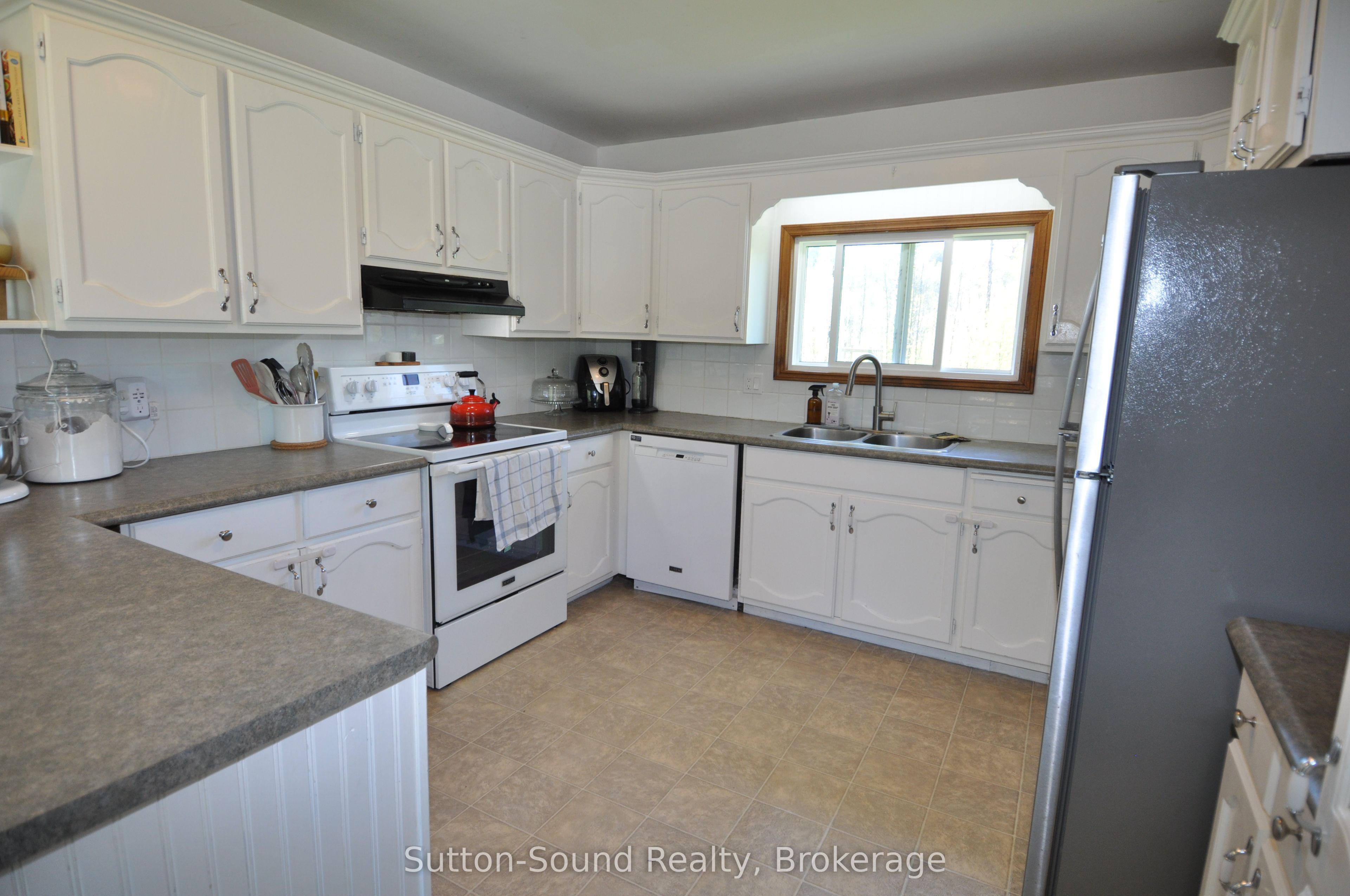444 Balmy Beach Road Property Photo 14