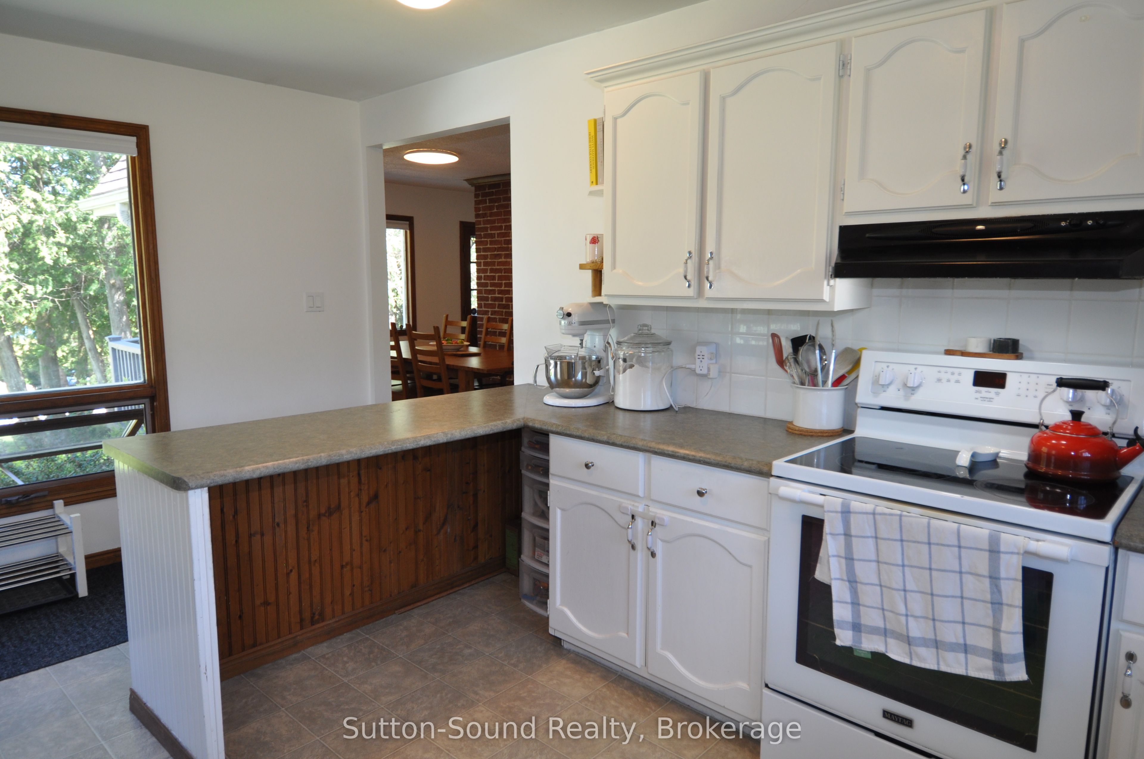 444 Balmy Beach Road Property Photo 16