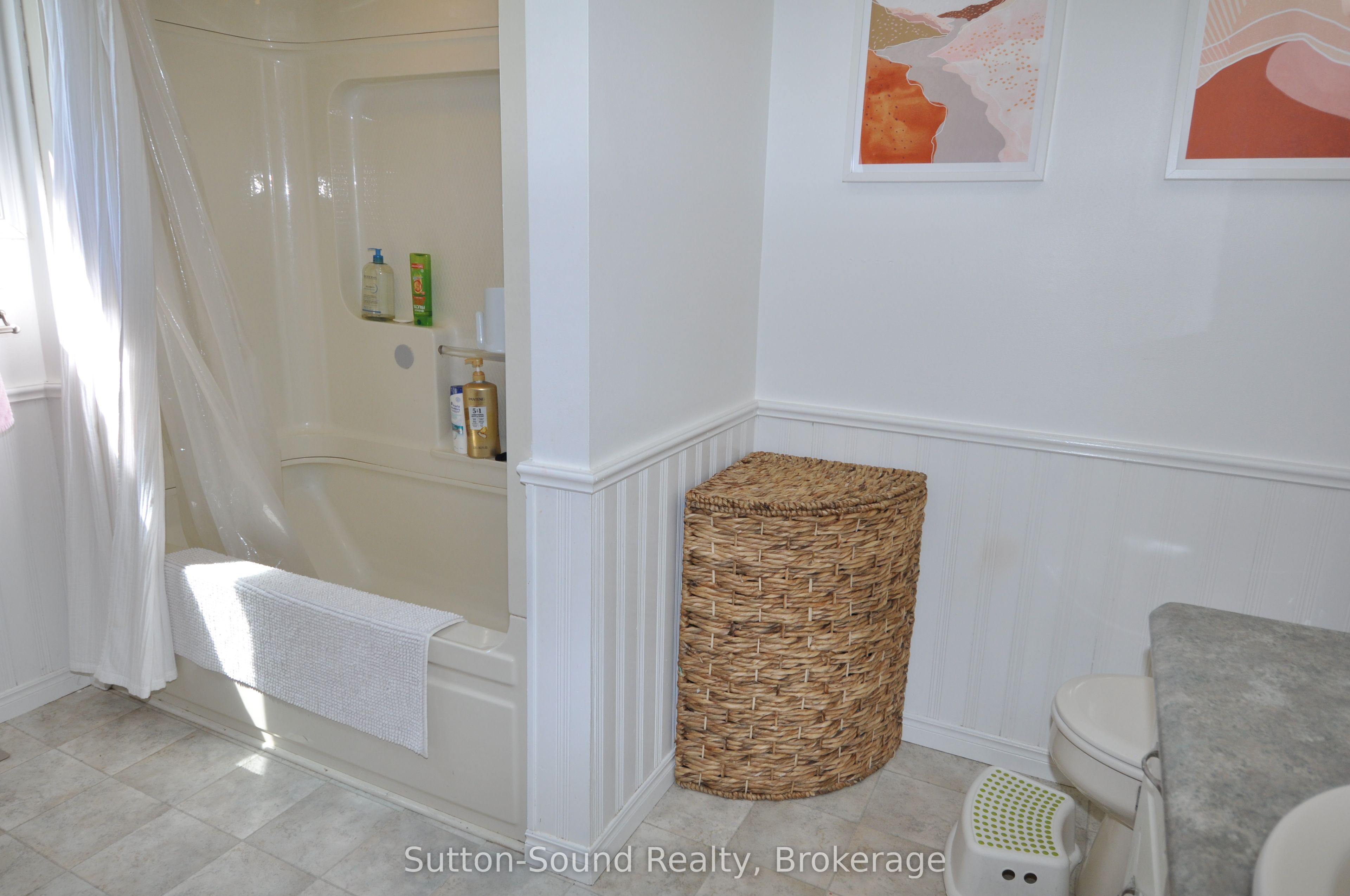 444 Balmy Beach Road Property Photo 17