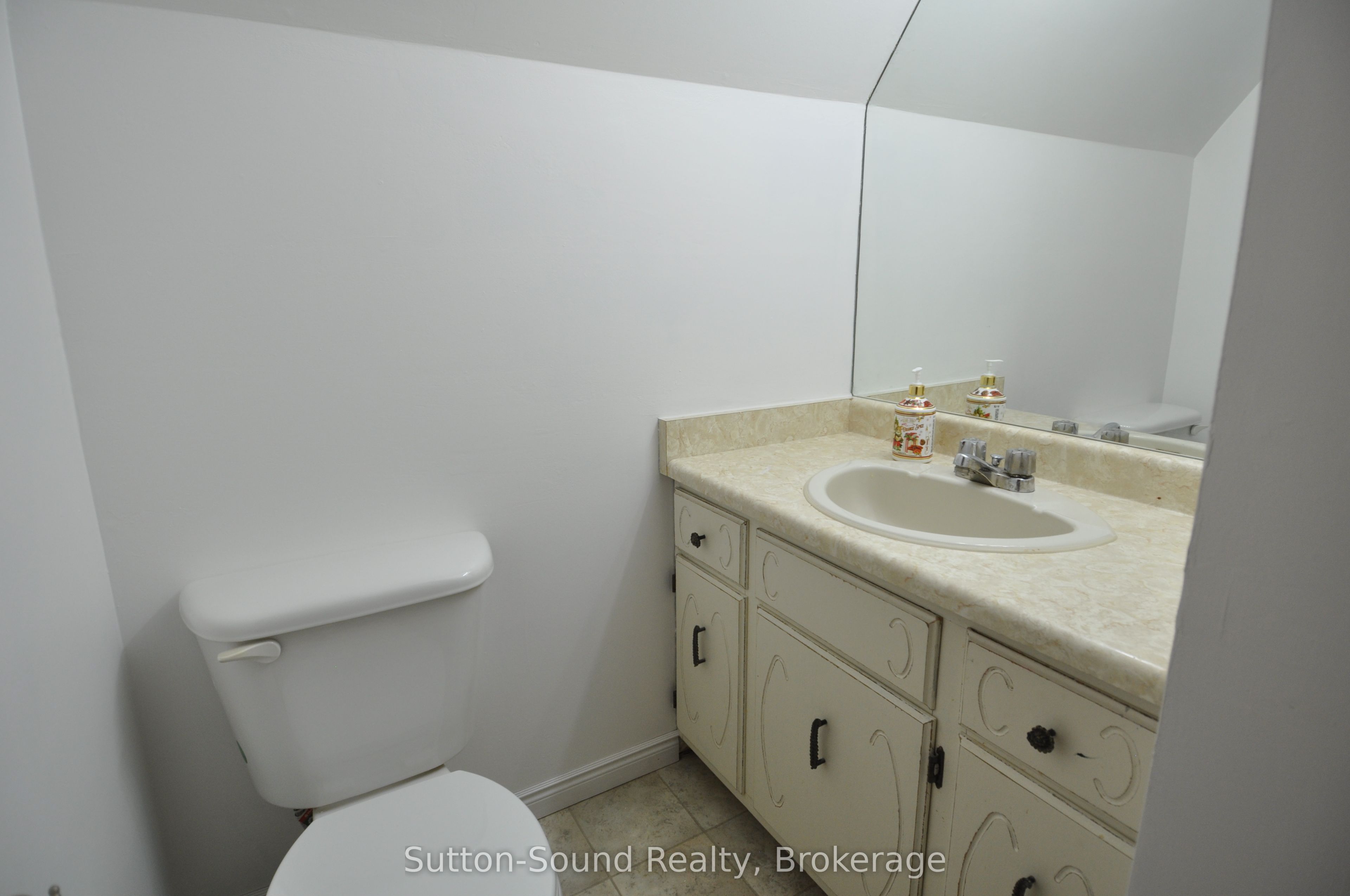 444 Balmy Beach Road Property Photo 26