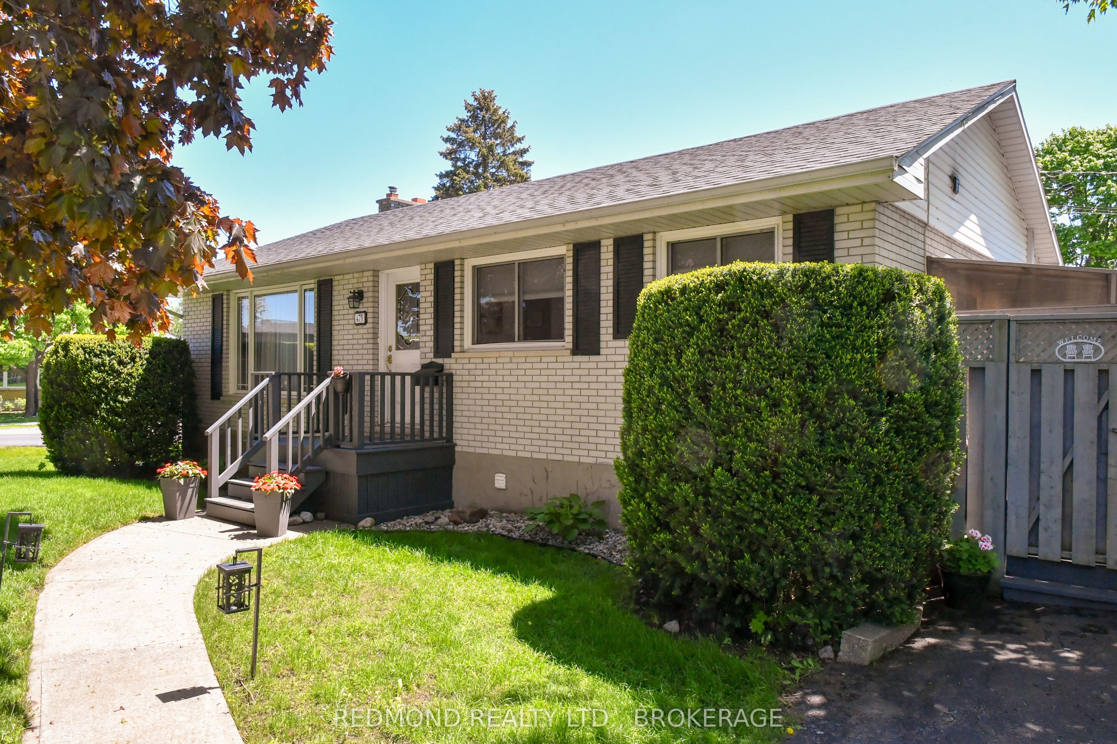 475 Pine Street E Property Photo 2
