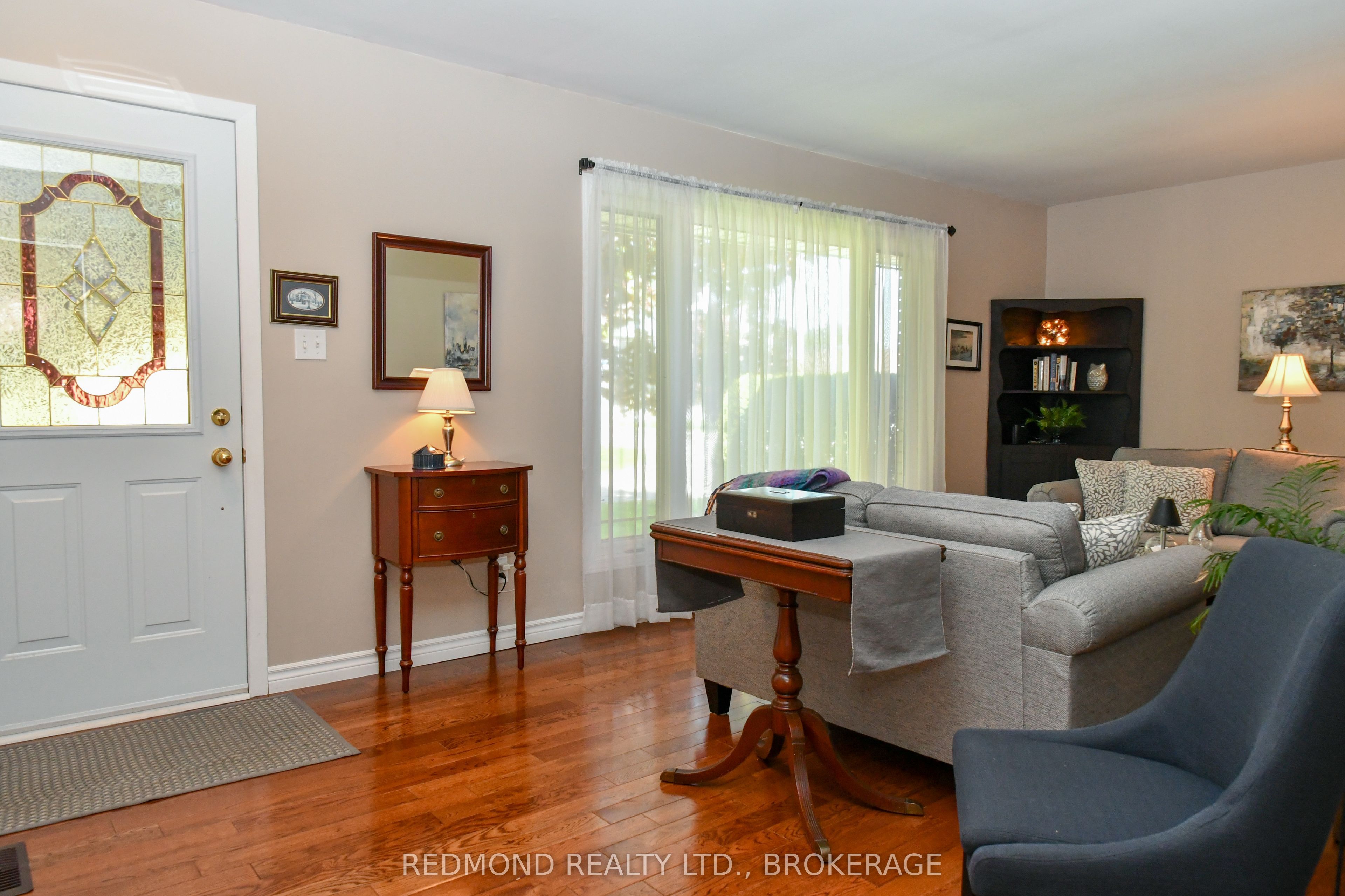 475 Pine Street E Property Photo 3