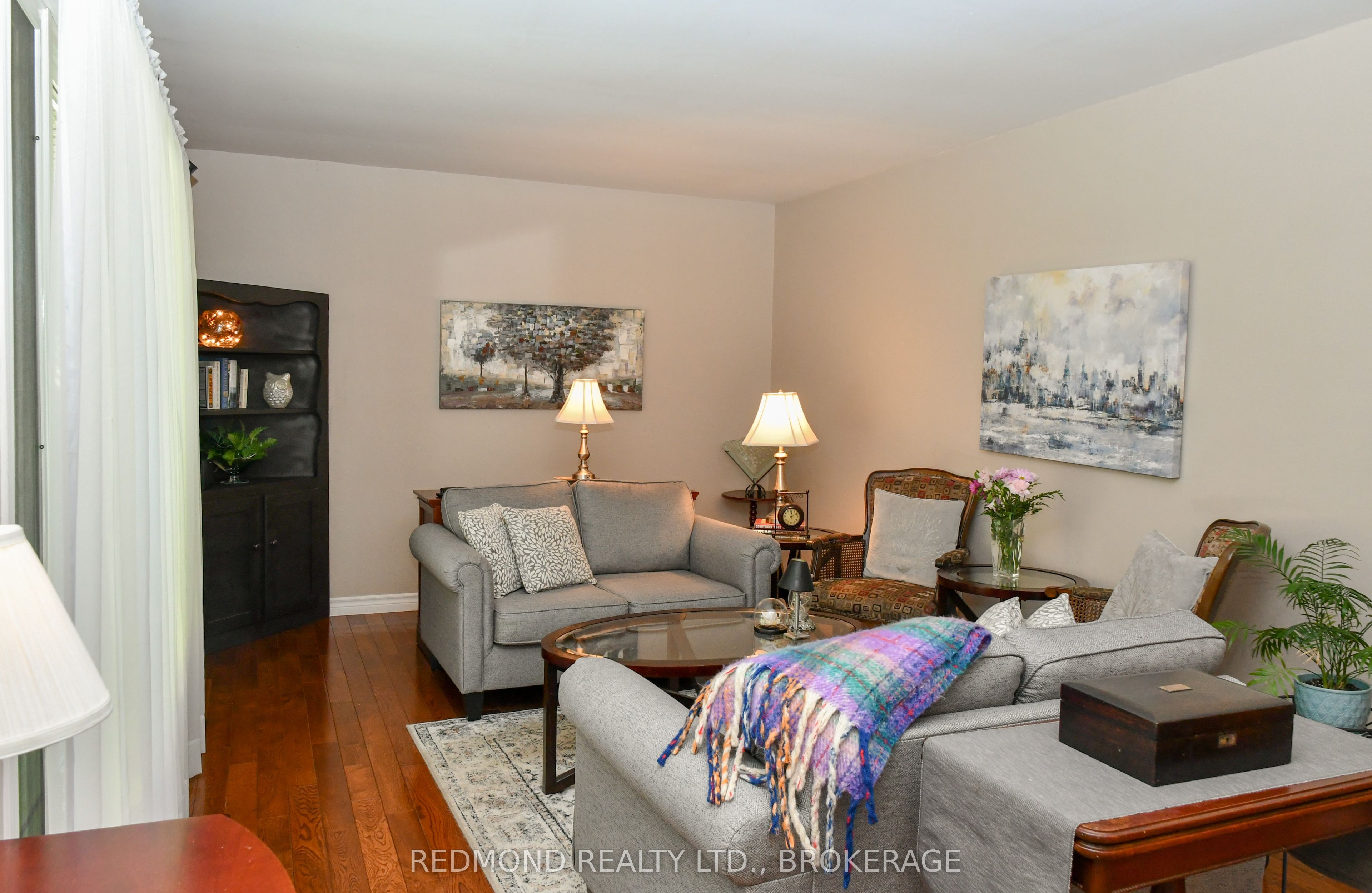 475 Pine Street E Property Photo 5